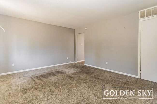 Building Photo - 131 S Main St