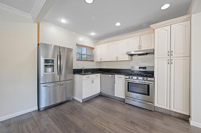 Foto del edificio - 1535 Plunkett St