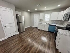 Building Photo - 301 Doyle St Building Photo - 301 Doyle St