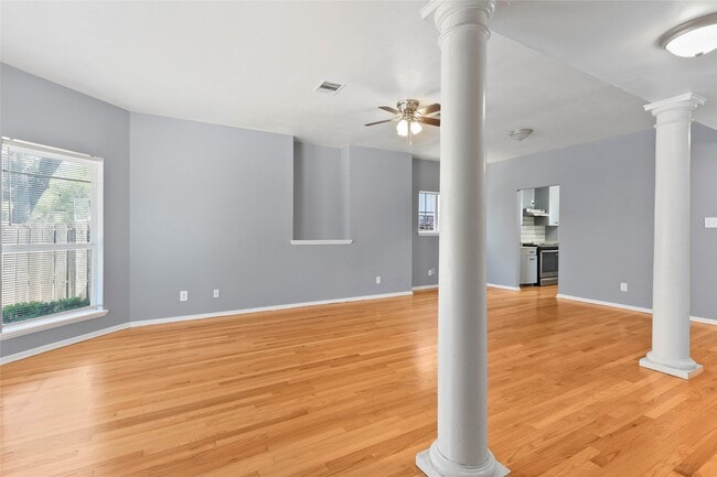 Building Photo - 11131 Holly Hill Ln