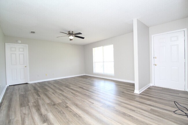 Foto del edificio - 3/2 Northwest Pensacola brick home with ga...