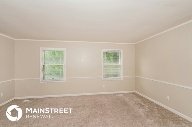 Building Photo - 636 Cresap Cir NE