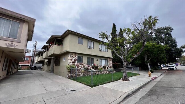 Foto del edificio - 919 N Orange Grove Ave