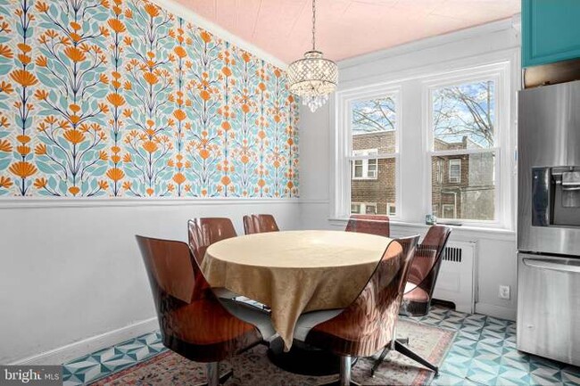 Eat-in Kitchen - 5734 Woodbine Ave