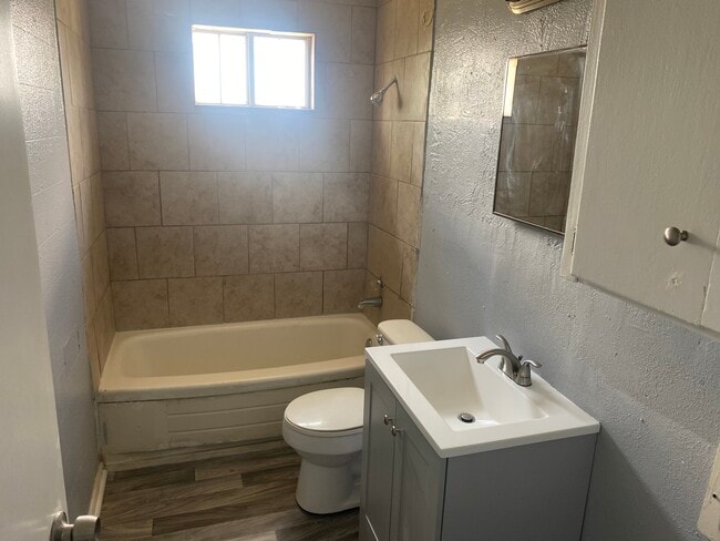 Building Photo - 1339 Aster St