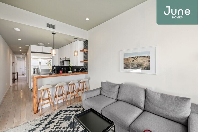 Building Photo - Full room in 6-bed/2.0-bath Home