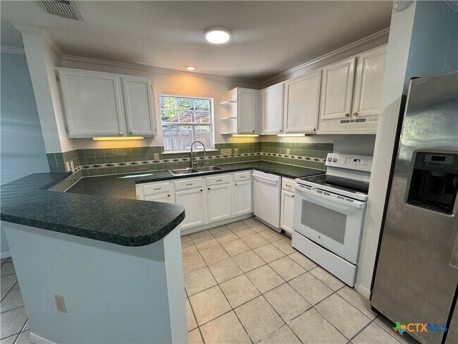 Foto del edificio - 1705 Holly St