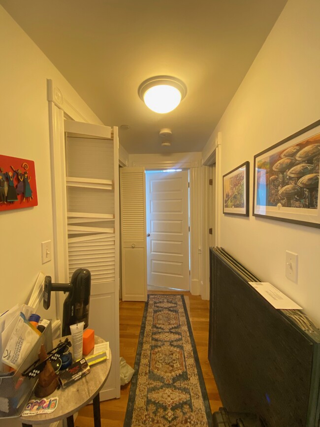 Building Photo - 245 Beacon St