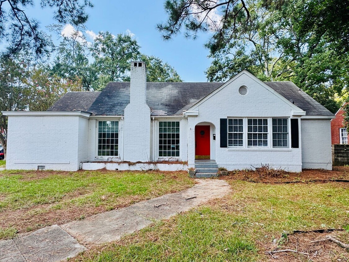 Primary Photo - Charming 5-Bedroom Home with In-Law Suite ...