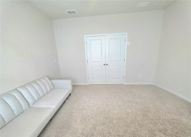 Building Photo - 327 Vly Oak Dr