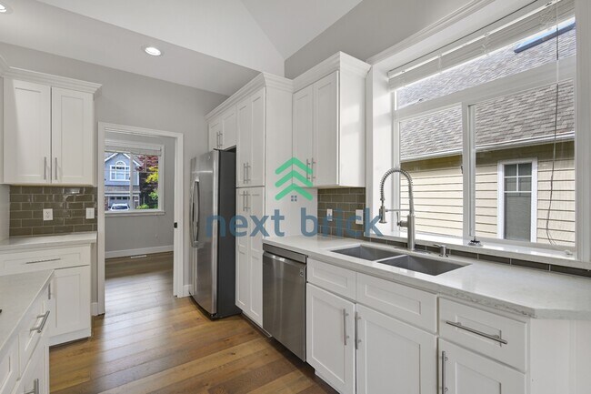 Foto del edificio - "Charming Sammamish Retreat: 3-Bedroom Home with 2.5 Baths & 1,710 Sq Ft of Comfort"