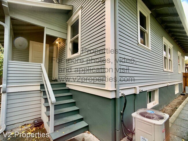 Building Photo - 2 br, 1 bath House - 7744 SE Milwaukie Ave.