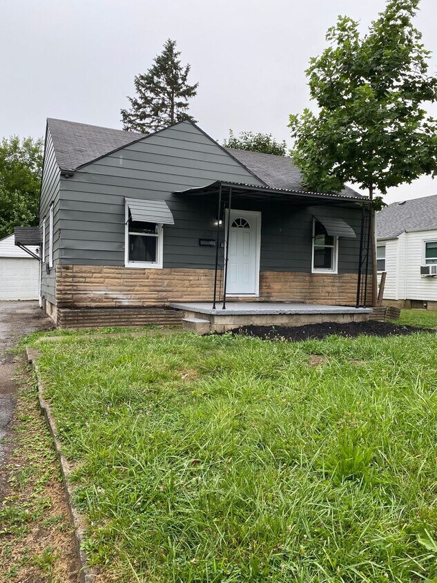 Primary Photo - Two Bedroom Barnyard Style Home for Rent! ...