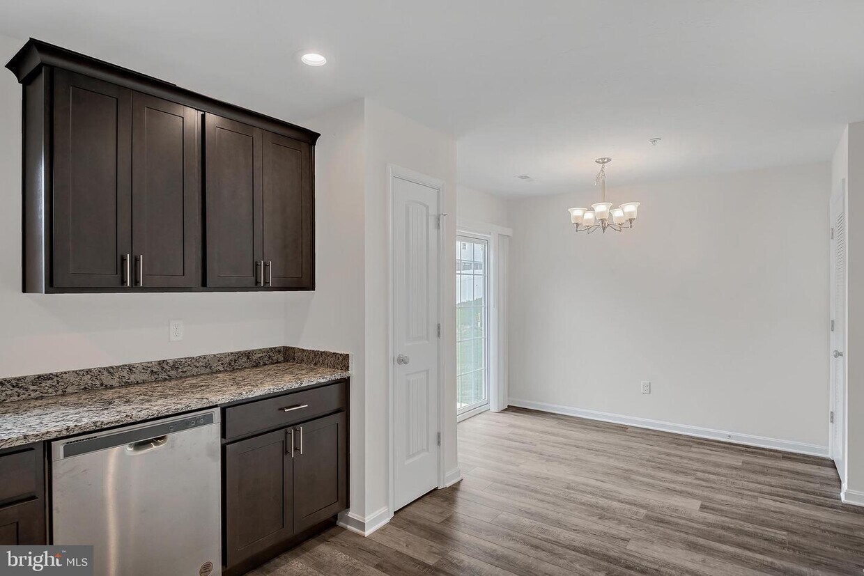 Foto principal - 2633 Elmwood Drive