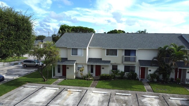 Building Photo - 6205 Dockside Cir