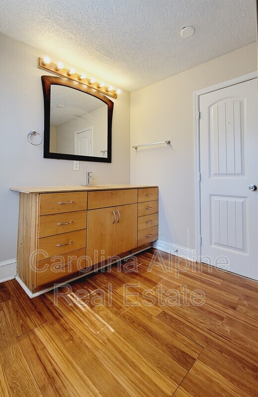 Building Photo - 514 S Maple St