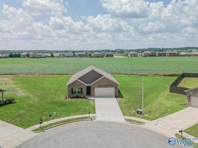 Foto del edificio - 15906 Glenncrest Ln