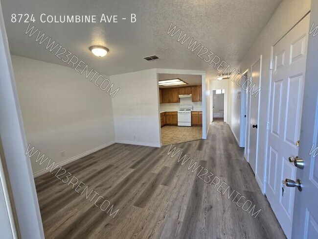 Foto del edificio - 8724 Columbine Ave