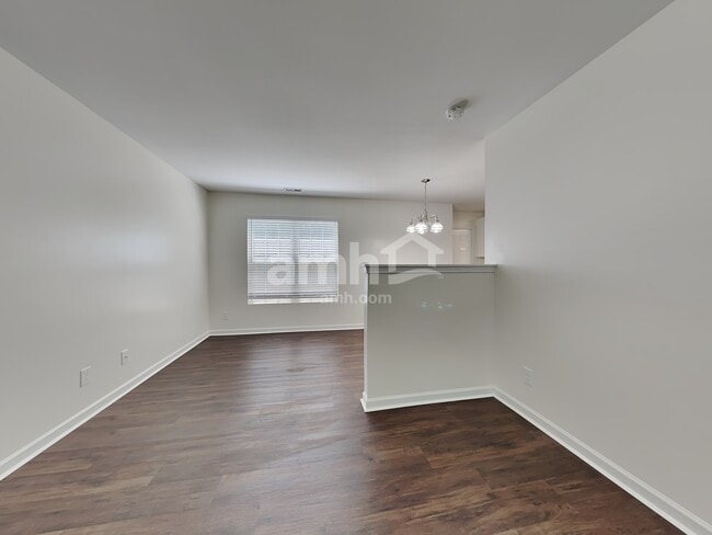 Building Photo - 132 Drewsbury Dr