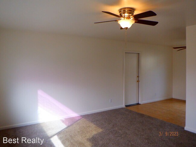 Building Photo - 3 br, 1 bath House - 511 E E St