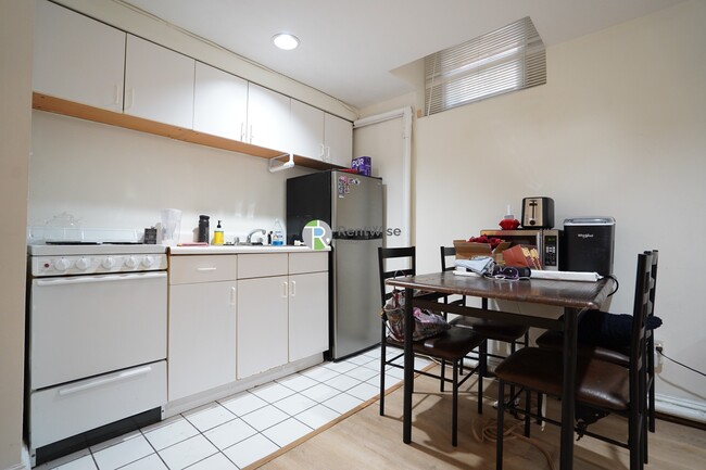 Foto del edificio - 304 Berkeley St