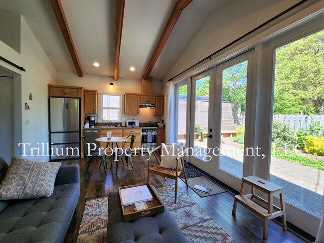 Building Photo - 5210 SE 48th Av