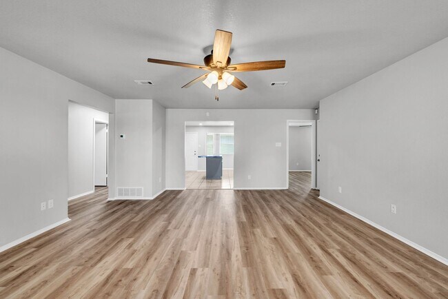 Foto del edificio - Available NOW!!!! Beautiful 1 story, 4 bed...