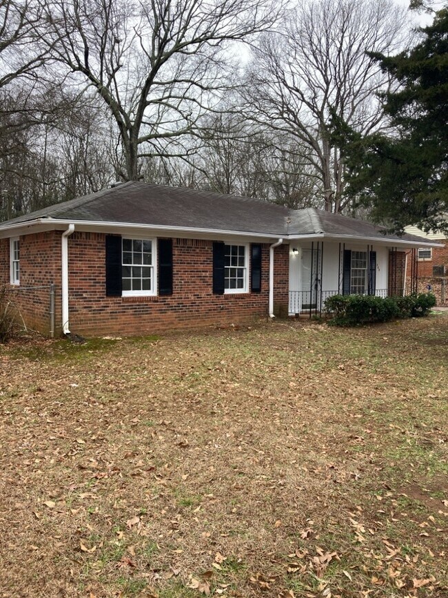 3 Bedroom in Greenville - 3 Bedroom in Greenville House