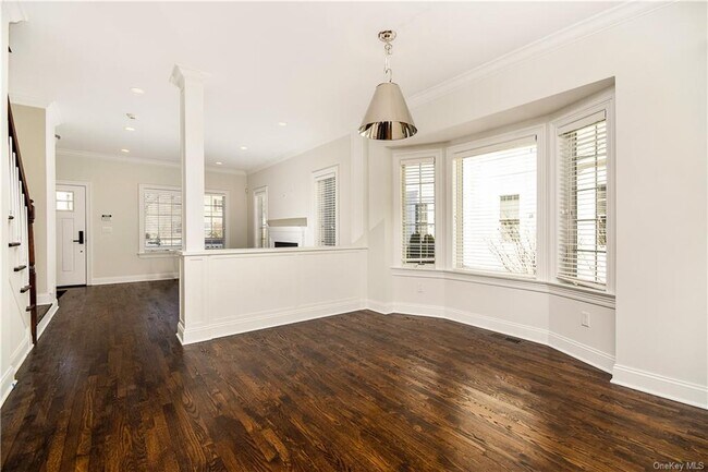Building Photo - 351 Midland Ave