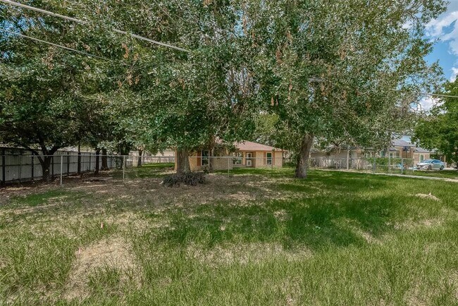 Building Photo - 19457 Lazy Ln