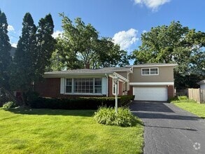 Building Photo - 1326 Meadow Ln