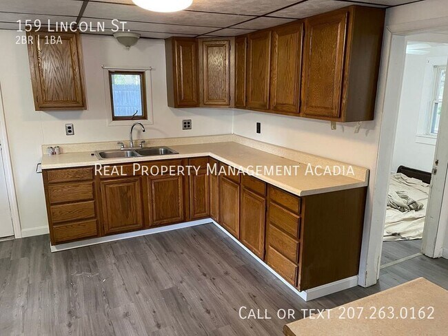 Building Photo - Cozy 2 Bedroom Cape in Old Town