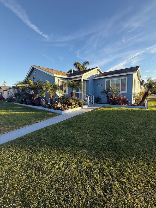 Foto del edificio - Stunning Fully Remodeled 3-Bedroom Home with Open-Concept Kitchen & Private Primary Suite