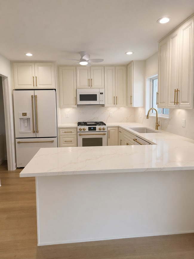 Building Photo - 6497 Cape Hatteras Way NE