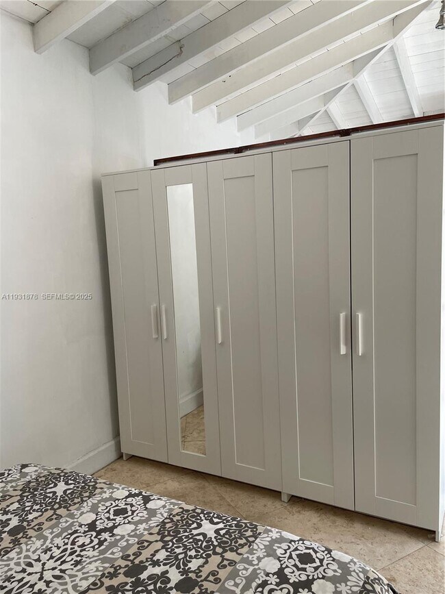 Foto del edificio - 1365 Marseille Dr