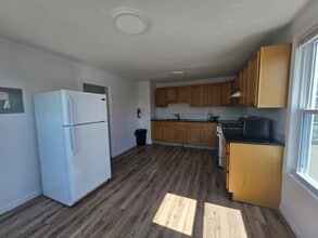 Building Photo - 126 Raritan Ave