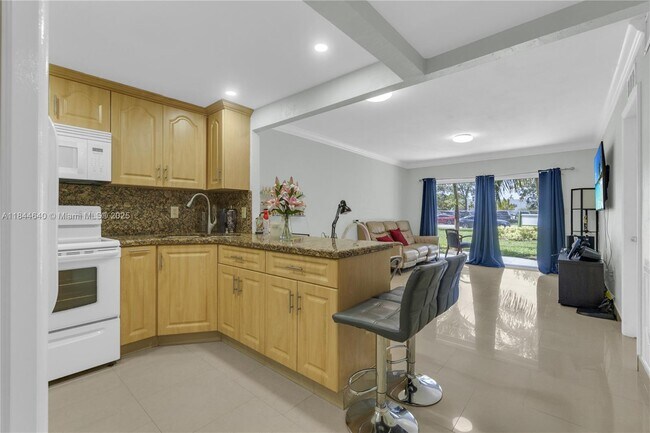 Foto del edificio - 17101 NW 57th Ave