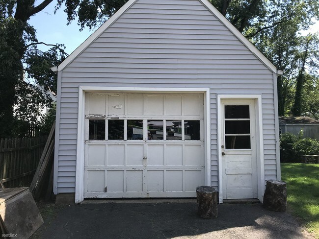 Building Photo - 4 br, 1.5 bath House - 108 Meadowbrook Ave