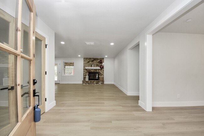 Foto del edificio - 26206 Maplewood Dr