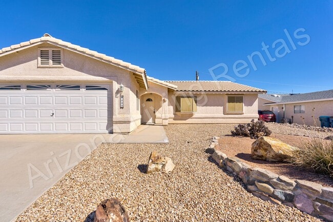 Foto del edificio - SOUTHSIDE HOME WITH LARGE FENCED BACKYARD