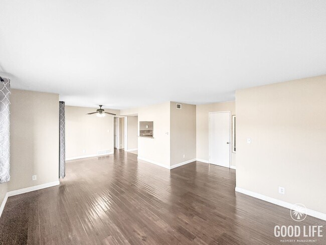 Foto del edificio - Beautiful 2BD/2BA w/ Reserved Parking and A/C in College Area!
