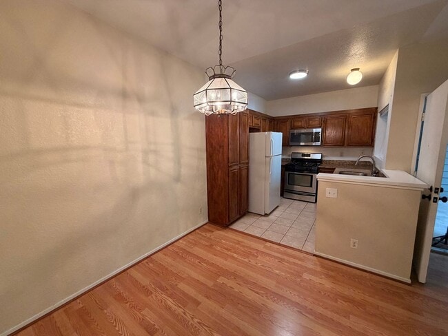 Photo - LARGE SECOND FLOOR CONDO UNIT IN FREMONT!