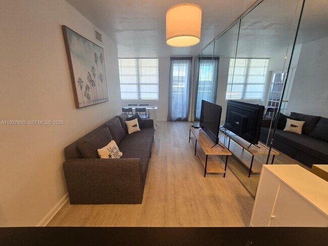 Building Photo - 100 Lincoln Rd