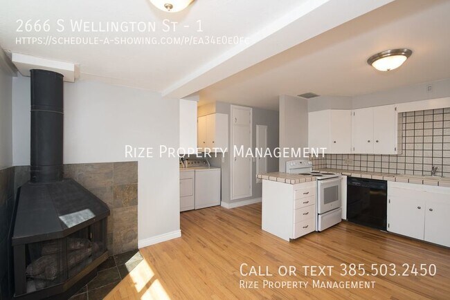 Building Photo - Beautiful 3 bed duplex with large yard!