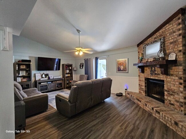 Foto del edificio - 7628 Shadow Bay Dr