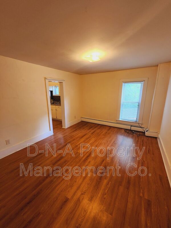 Building Photo - 554 N 5th St