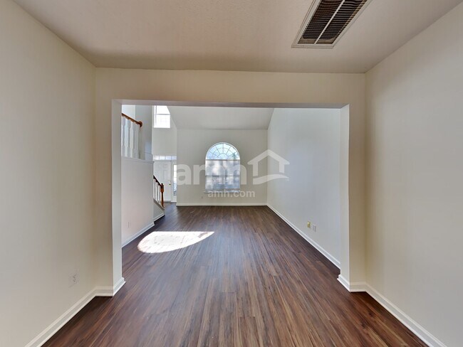 Building Photo - 11200 Longhedge Lane