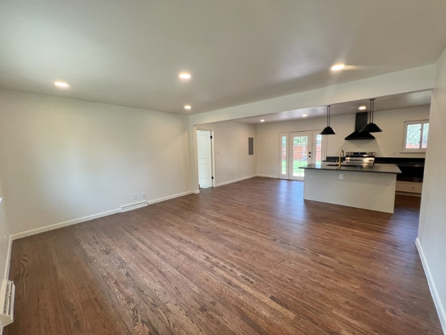 Building Photo - 805 38th St