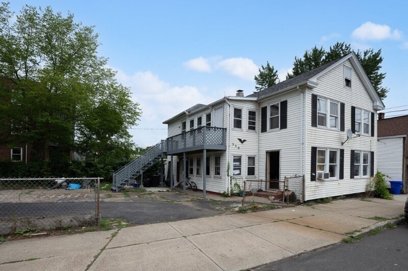 339 Hampden St Unit 2nd Fl, Holyoke, MA 01040 Room for Rent in