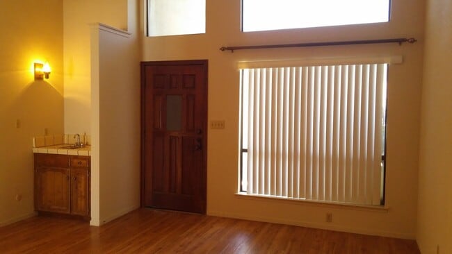 Building Photo - Northwest single level condo offering many...